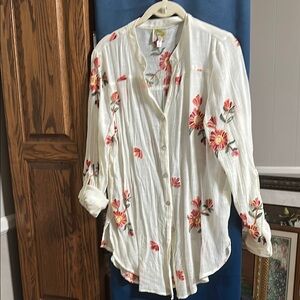 Fig and Flower Cream 3/4 Sleeve Blouse with Mandarin Collar